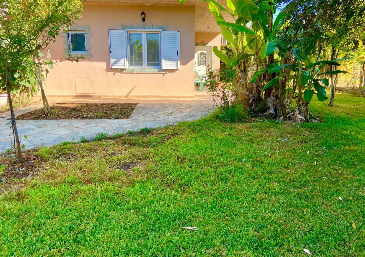 Cottage House,With Big Garden & Lawn Amaliada Exterior foto